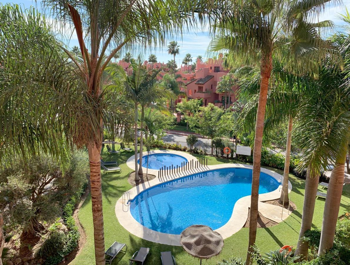 Salinas. Apartment For 4. Terrace/Parking/Pools/Gym/4Mins Beach Estepona Dış mekan fotoğraf