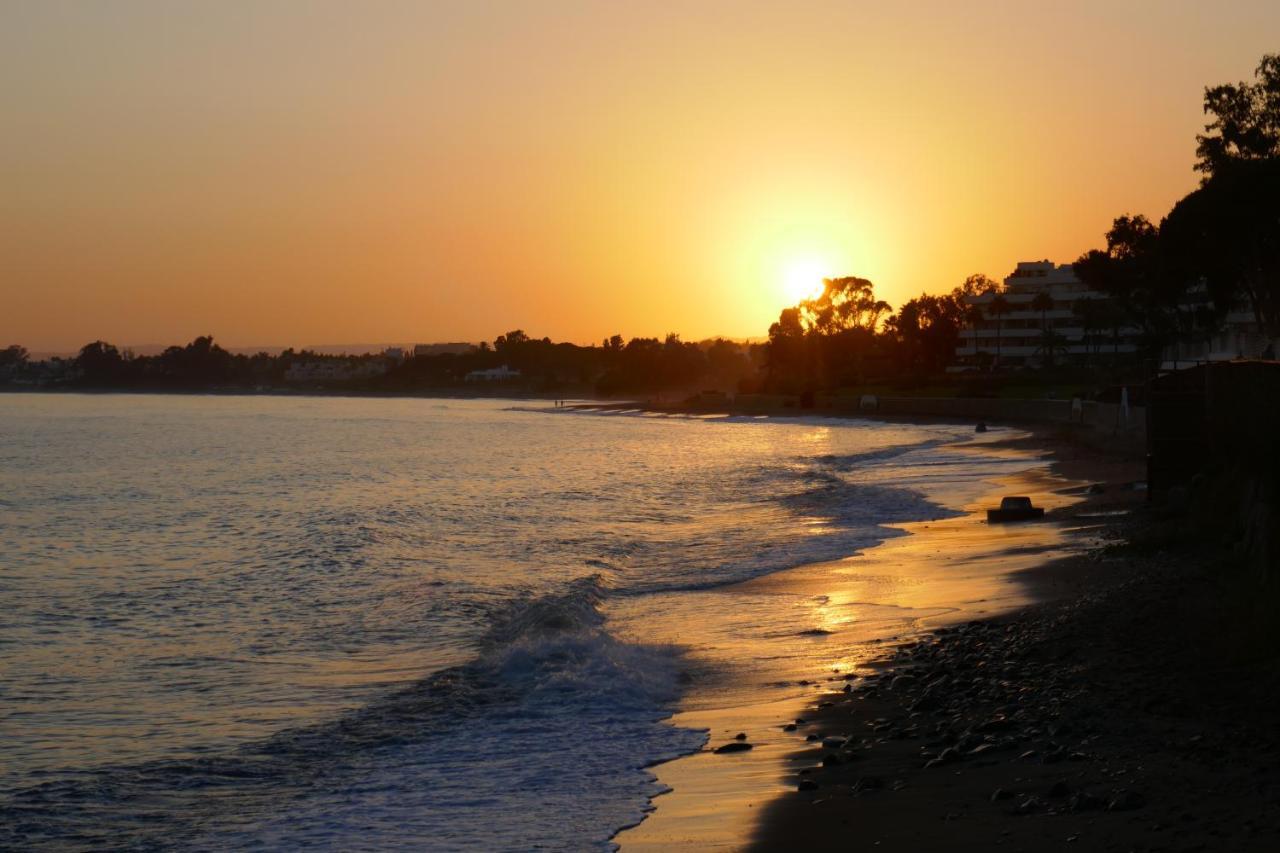 Salinas. Apartment For 4. Terrace/Parking/Pools/Gym/4Mins Beach Estepona Dış mekan fotoğraf