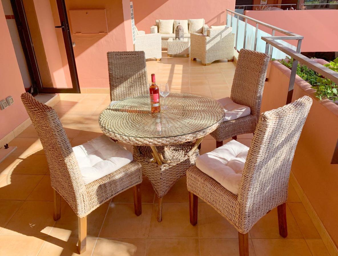 Salinas. Apartment For 4. Terrace/Parking/Pools/Gym/4Mins Beach Estepona Dış mekan fotoğraf