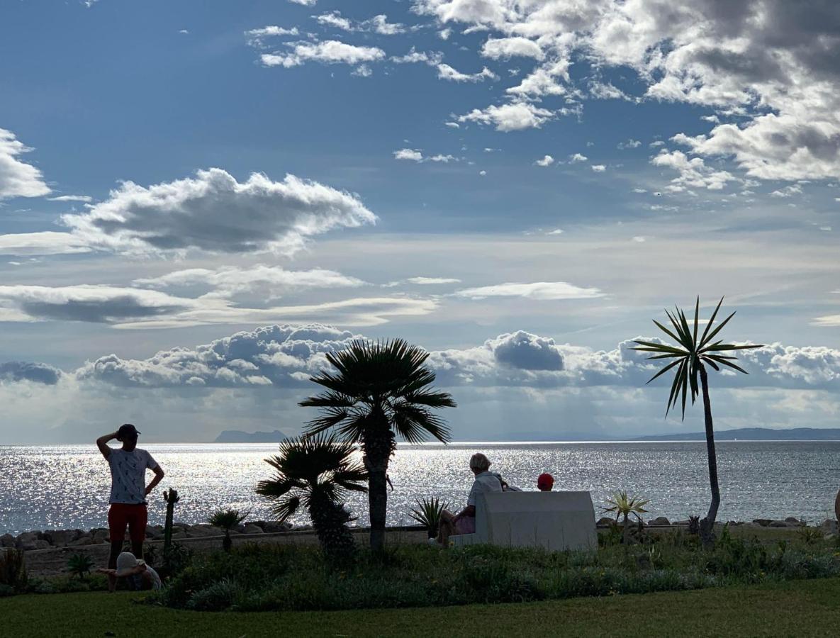 Salinas. Apartment For 4. Terrace/Parking/Pools/Gym/4Mins Beach Estepona Dış mekan fotoğraf