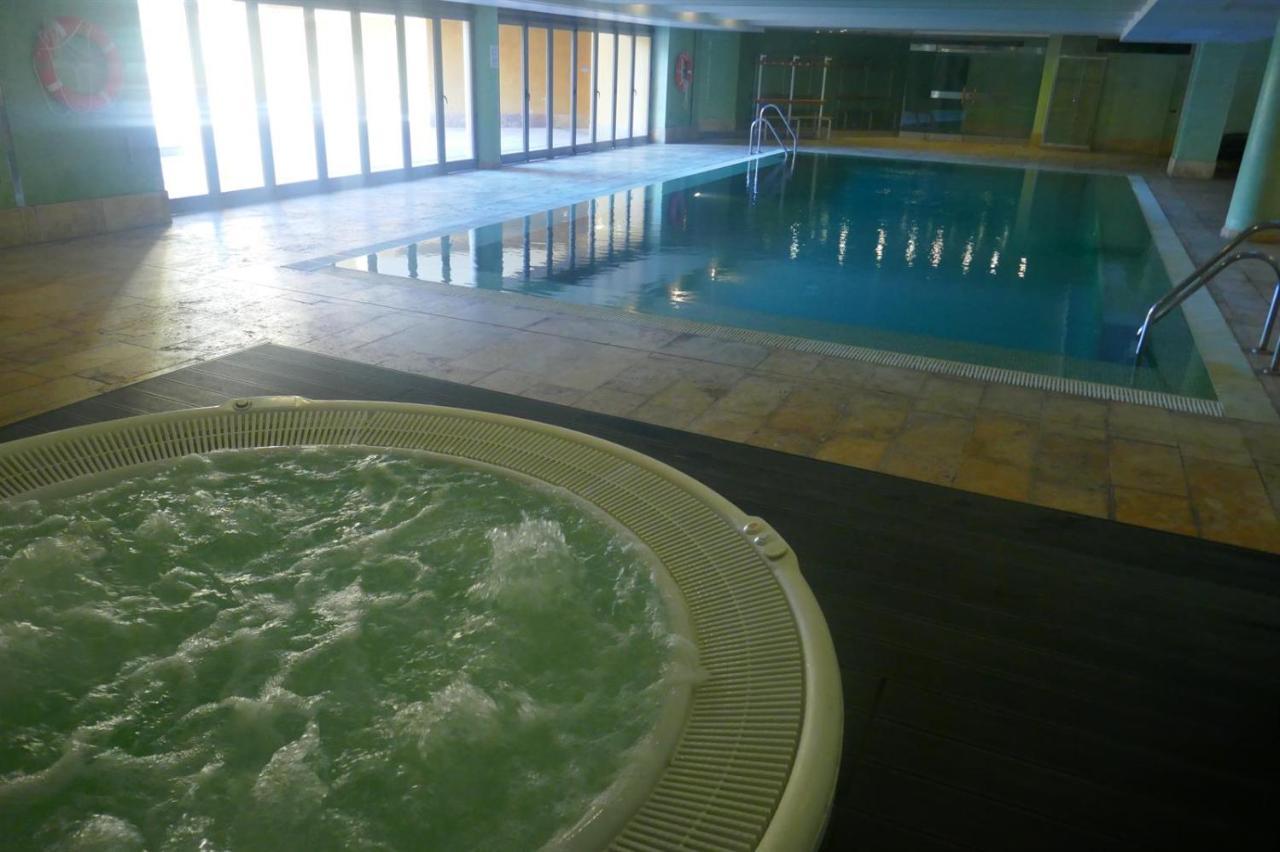 Salinas. Apartment For 4. Terrace/Parking/Pools/Gym/4Mins Beach Estepona Dış mekan fotoğraf